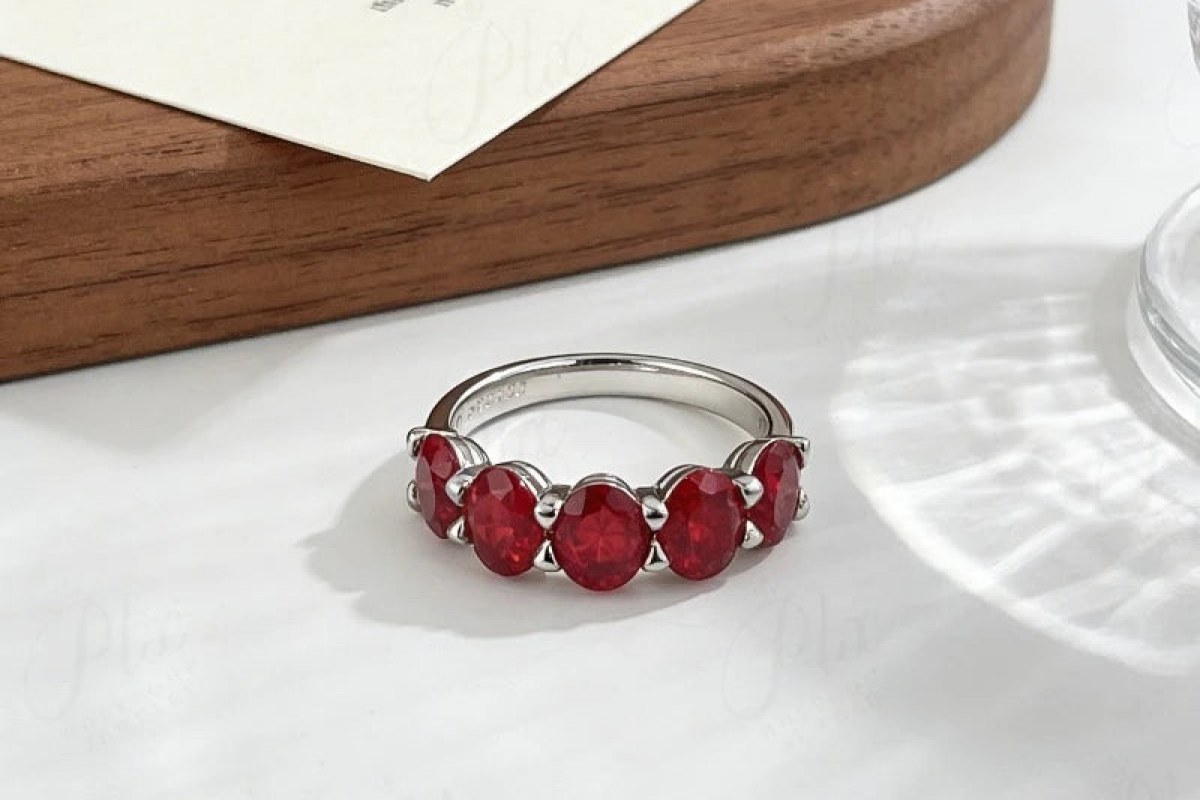 How to Tell Real Moissanite from Fakes and Simulants