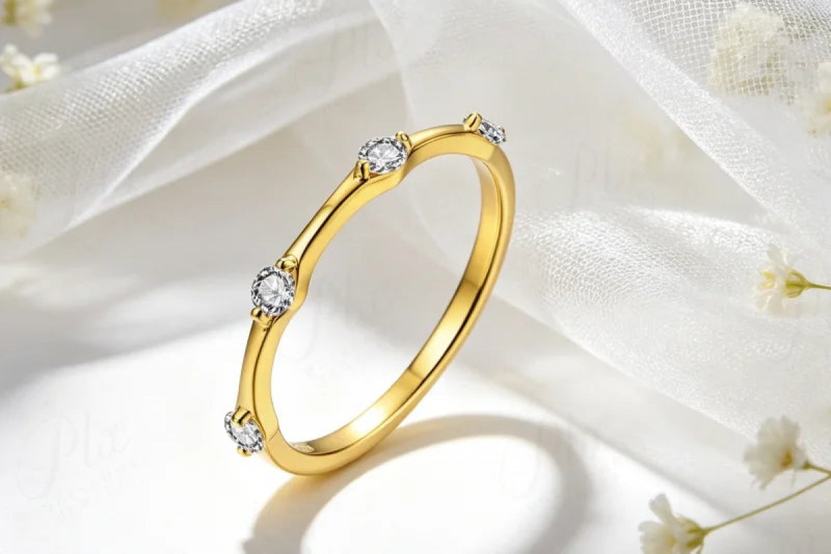 How to Match a Wedding Band to a Moissanite Engagement Ring