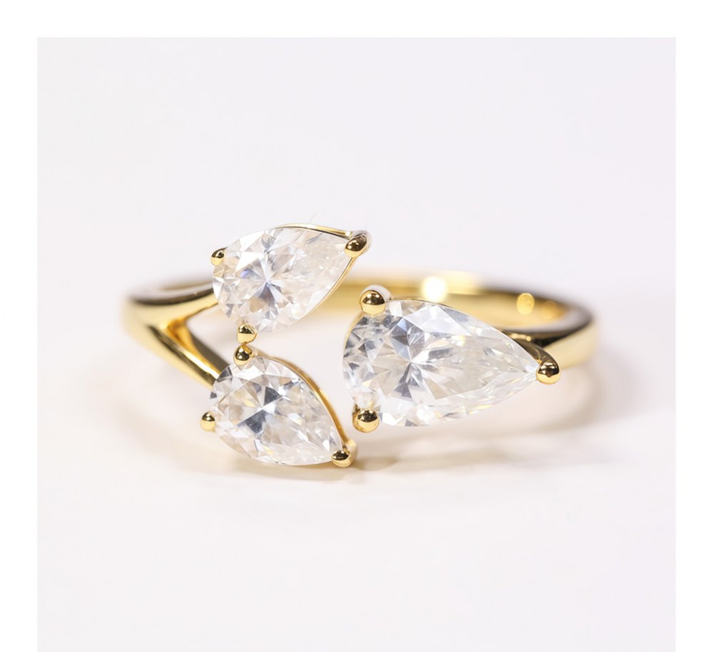 Customizable Moissanite Ring MG090