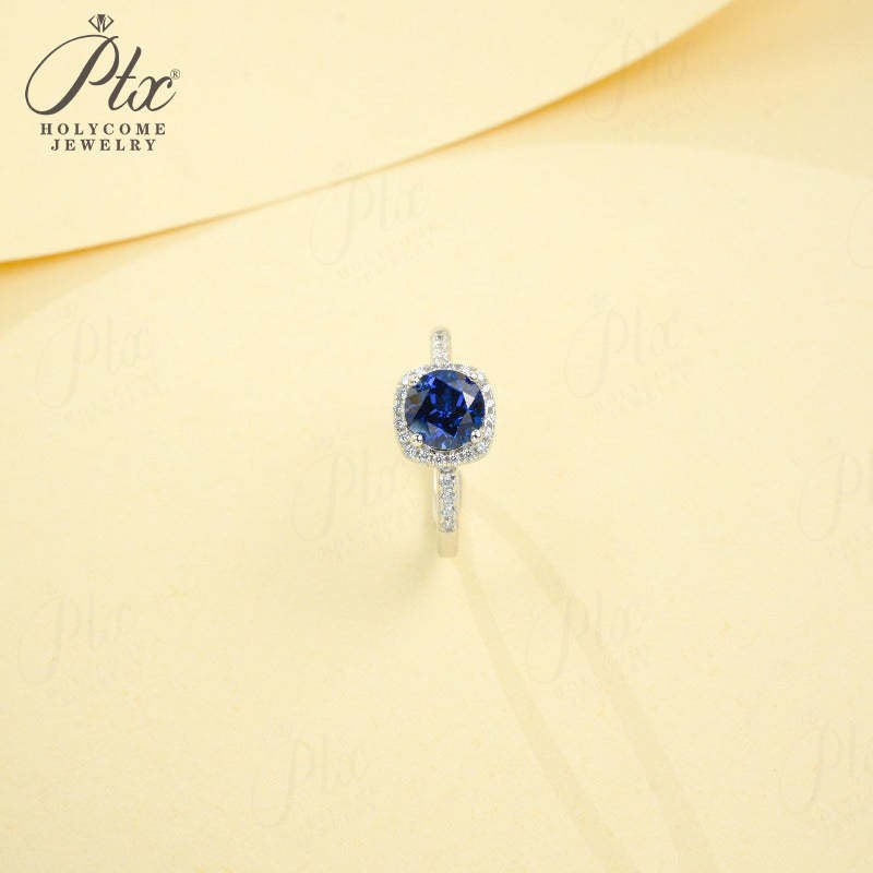 Round Lab-Grown Diamond Ring in 18K Gold